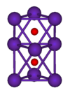 O diagrama de bola-e-vara mostra dois octaedros regulares que estão ligados uns aos outros por uma cara. Todos os nove vértices da estrutura são esferas púrpura representam rubídio, e no centro de cada octaedro é uma pequena esfera vermelho que representa oxigénio.