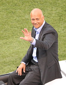 Cal Ripken, Jr. homenageado em Camden Yards 2007.jpg